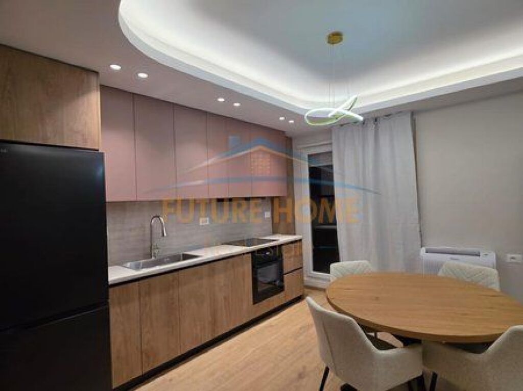 Shitet, Penthouse 2+1+2+Verandë+2 Poste Parkimi, Bulevardi Zhan D'ark, Tiranë