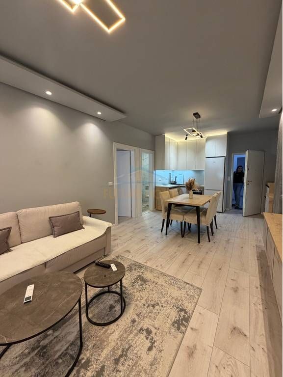 Qera, Apartament 1+1, Komuna e Parisit, Tiranë
