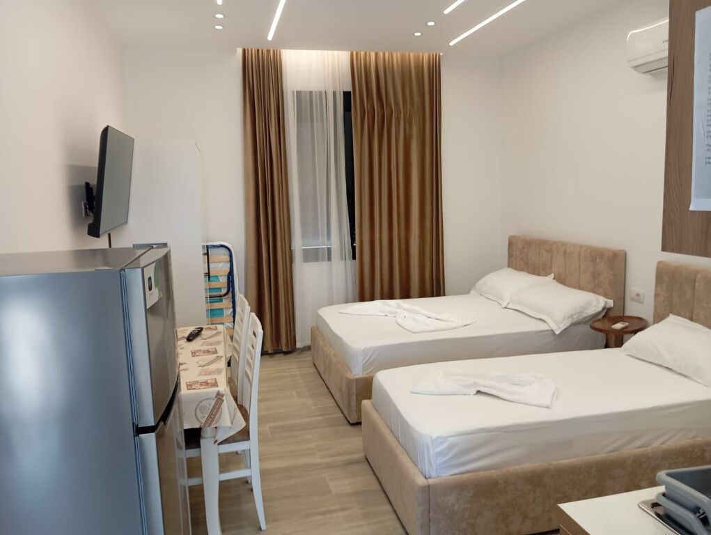 STUDIO ME QERA – ÇOLE, VLORË