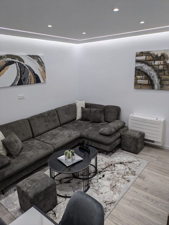 Qera | Apartament 1 + 1 | Rruga Ferit Xhajko | 700 €/muaj