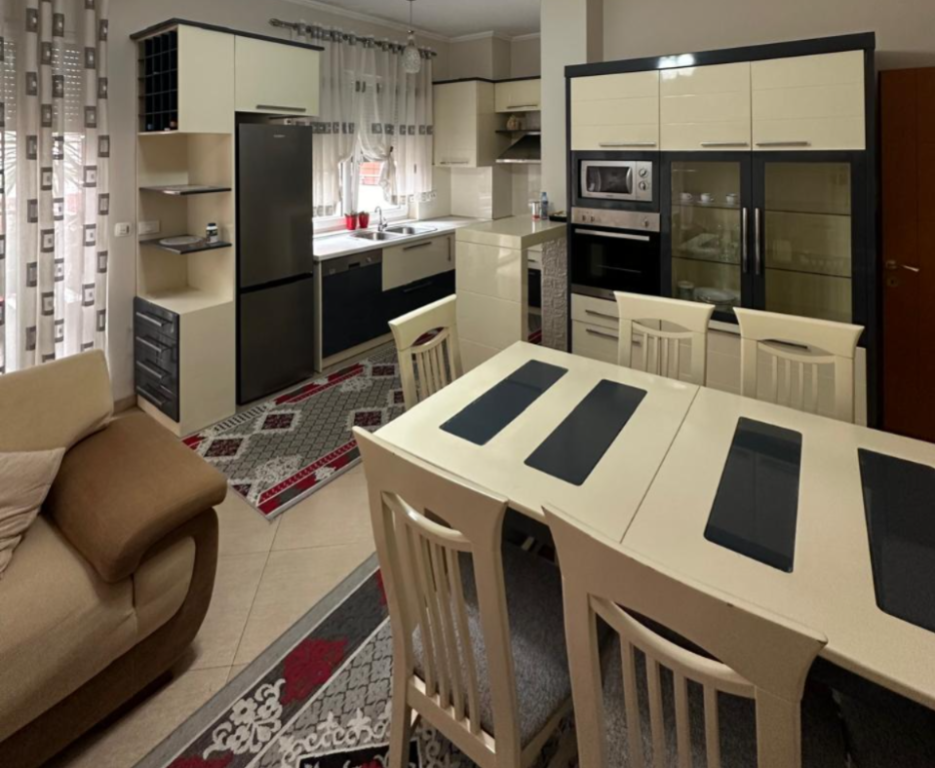 Jepet apartament 1+1 me qira tek Rruga e Bogdaneve , Rruga e Kavajes , Rruga e Durresit .