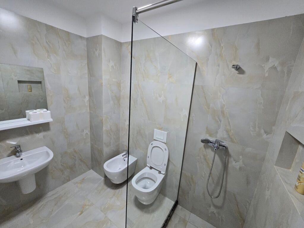 Apartament 2+1+2 per qira rruga Hamdi Pepo