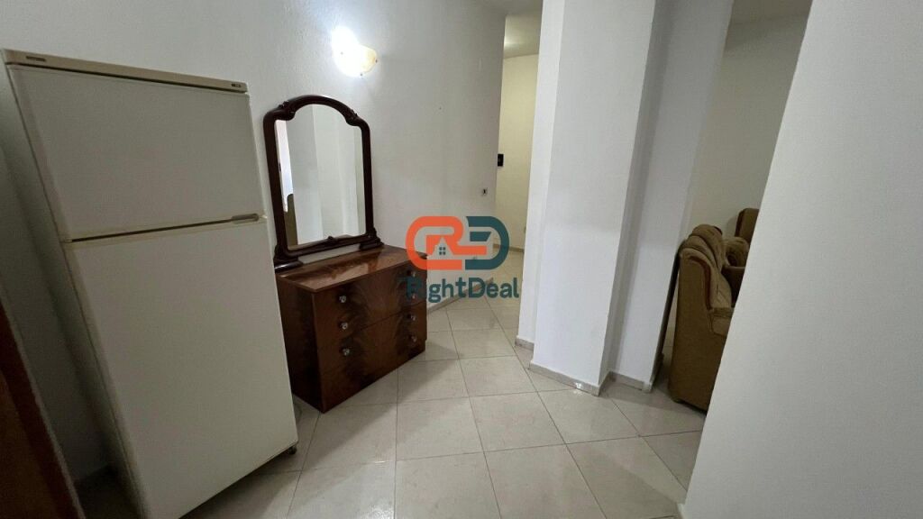 Ne Porcelan, Shitet Apartament 1+1 Me Orientim Perfekt!!