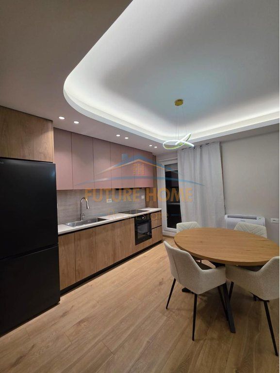 Shitet, Penthouse 2+1+2+Verandë+2 Poste Parkimi, Bulevardi Zhan D'ark, Tiranë