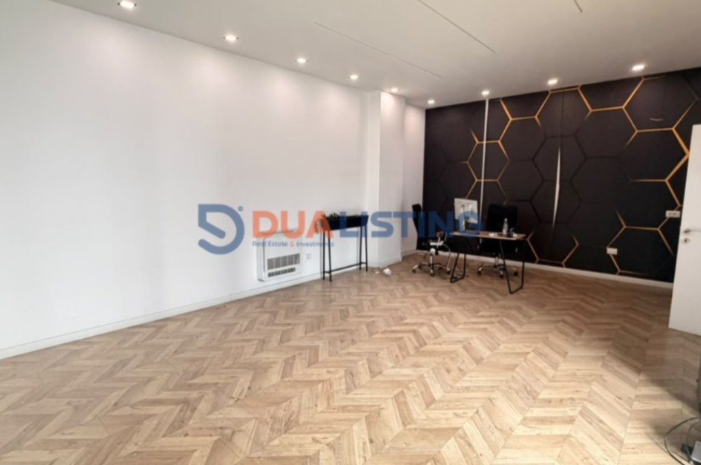 Jepet ambient biznesi per zyre  + 2 poste parkimi me qira tek Kompleksi Arlis , Square 21 , Rruga e Kavajes , 21 Dhjetori .