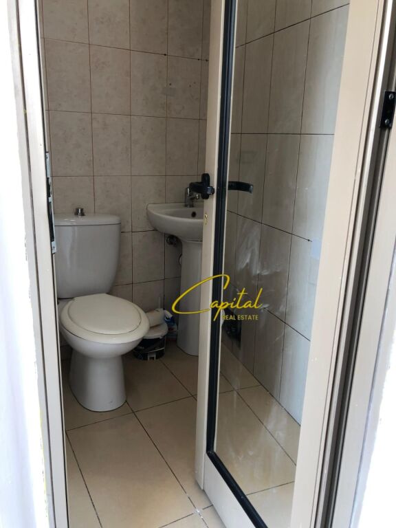 AMBIENT BIZNESI ME QIRA 65 M2 QENDER 90.000 LEKE