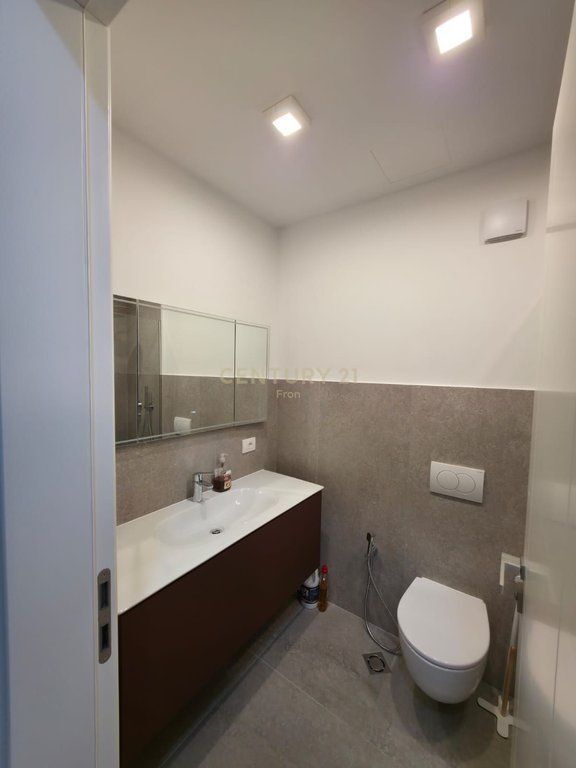 APARTAMENT 1+1 NË SHITJE RRUGA KAVAJES