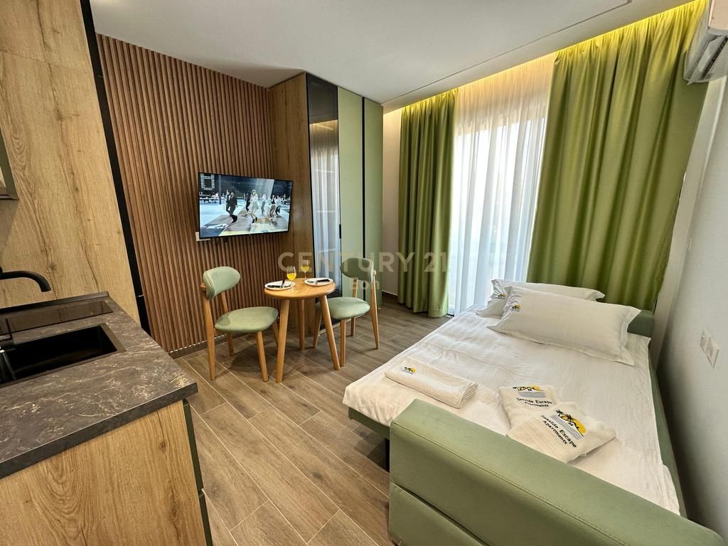 SHITEN 6 APARTAMENTE DHE 3 POSTE PARKIMI NE MALIN E ROBIT ! 460,000 €