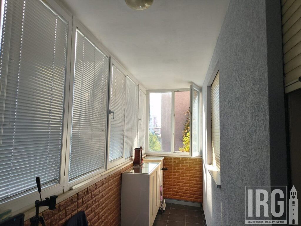 Appartamento 2+1+2+Veranda in vendita a Komuna e Parisit, vicino a Krital Center.