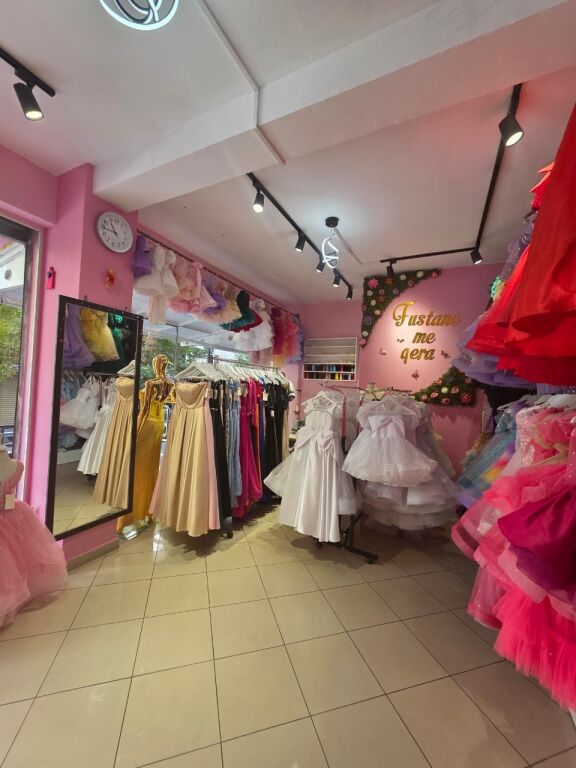 👗✨ SHITET AKTIVITET – FUSTANE ME QIRA
