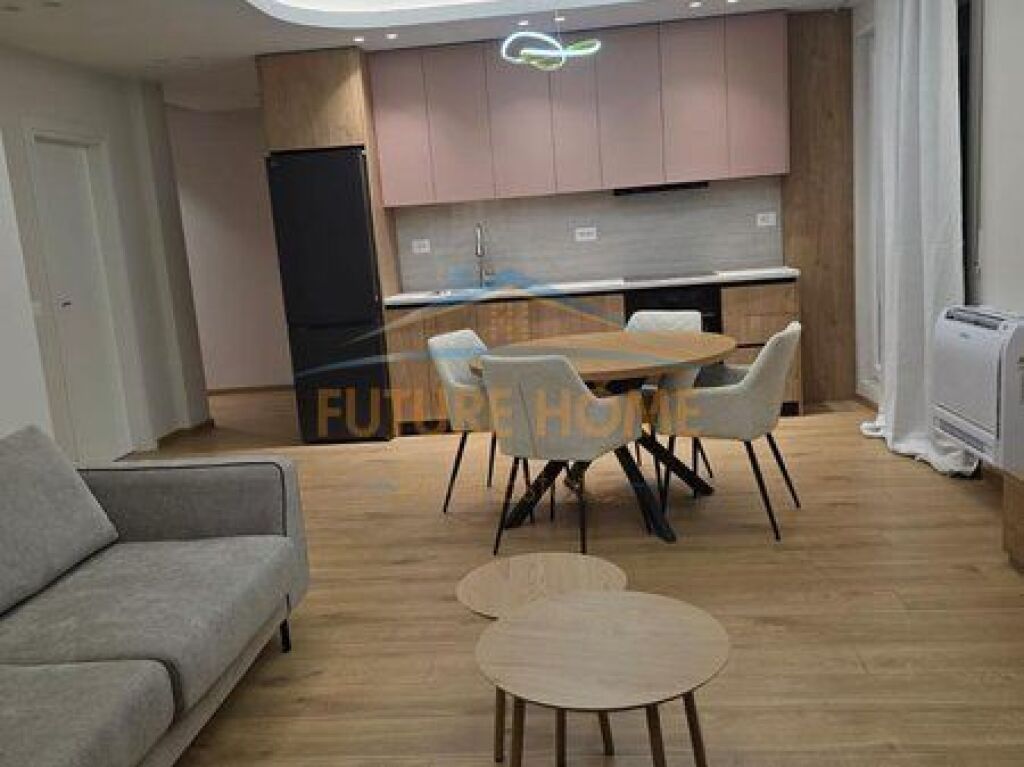 Shitet, Penthouse 2+1+2+Verandë+2 Poste Parkimi, Bulevardi Zhan D'ark, Tiranë