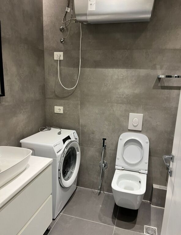 Shitet Apartament 2+1 Liqeni i Thate