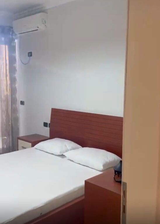 Tek Delijorgji, jepet me qera apartament 3+1.