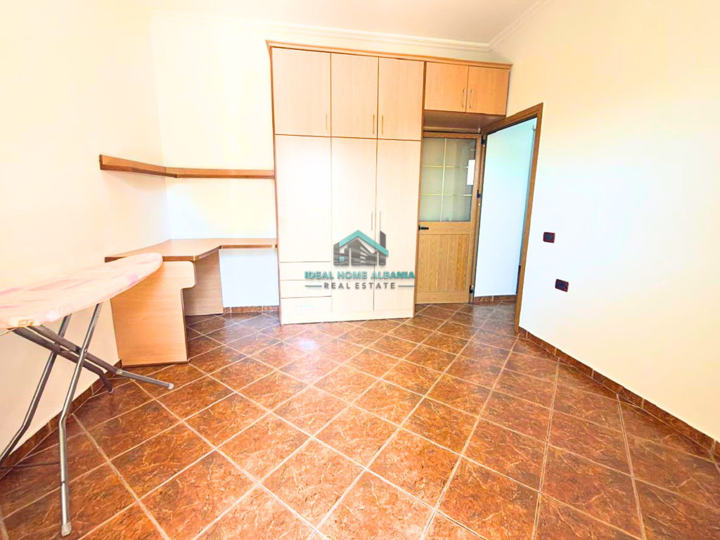 APARTAMENT 2+1 ME QIRA – PRANË PASTICERI ELEZAJ, VLORË