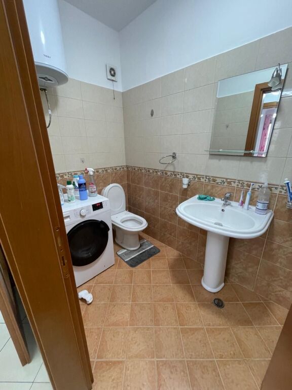 Apartment 2+1+2 + parking space in Don Boskoi 800 thousand lek