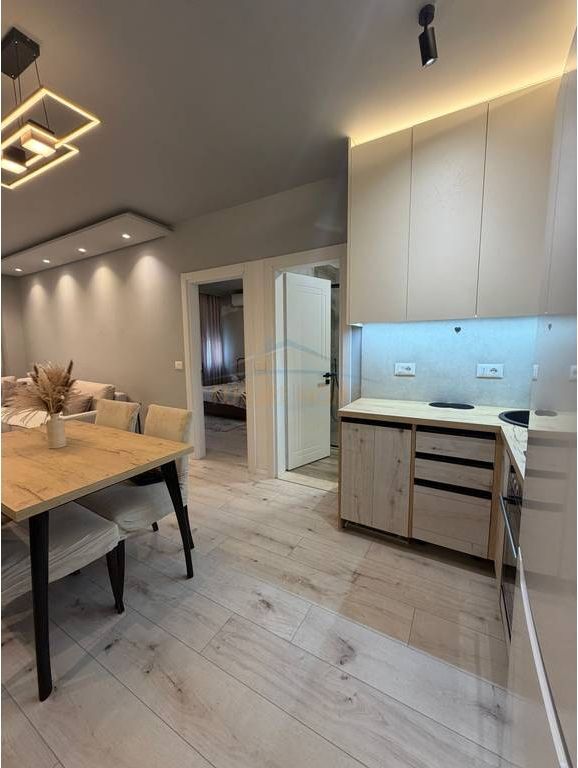 Qera, Apartament 1+1, Komuna e Parisit, Tiranë