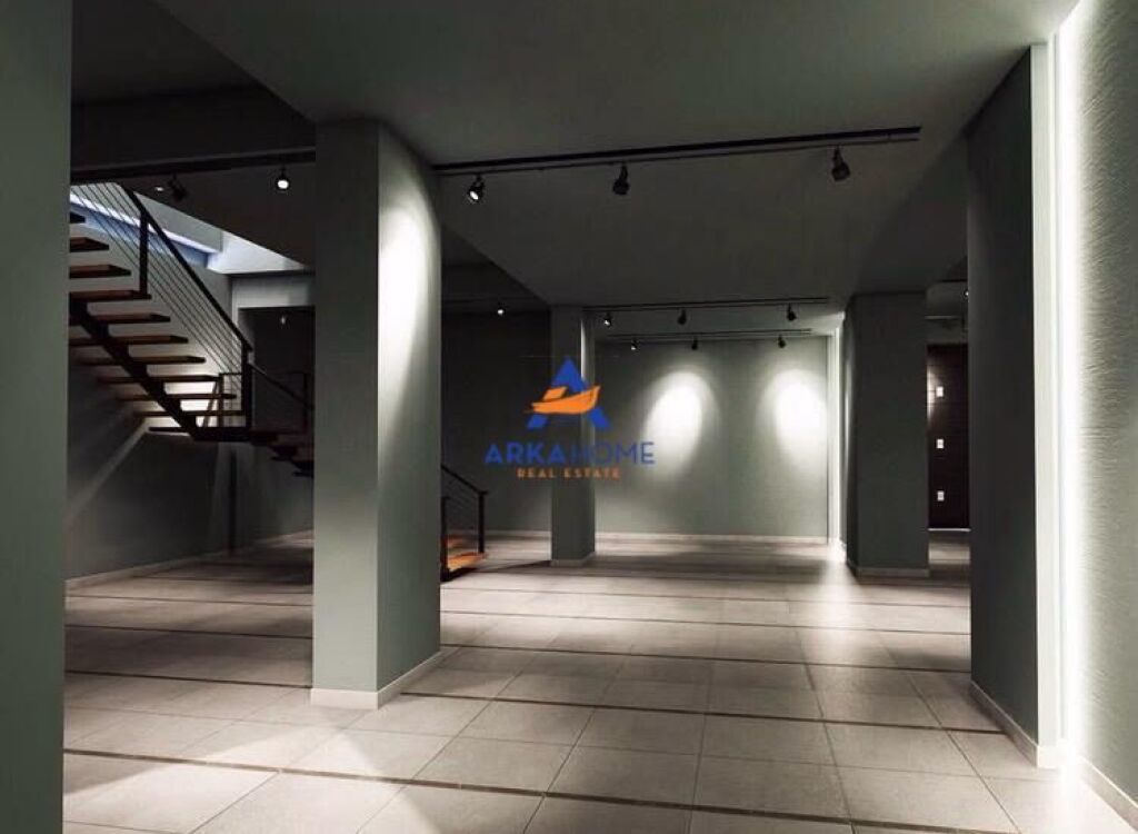 MAGAZZINO E NEGOZIO IN AFFITTO 300 M2 "VICINO A GOLDEN PARK, PALAZZO ROSSO" 200.000 LEKE
