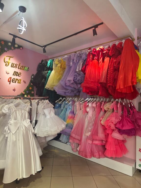 👗✨ SHITET AKTIVITET – FUSTANE ME QIRA