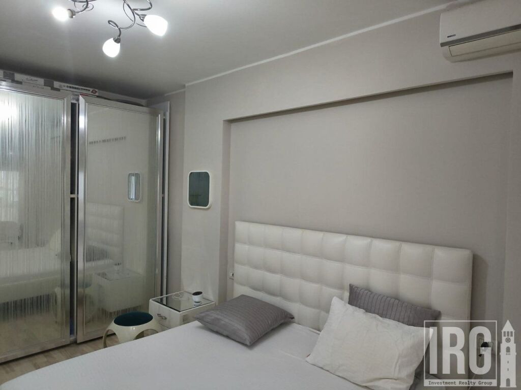 Appartamento 2+1+2+Veranda in vendita a Komuna e Parisit, vicino a Krital Center.