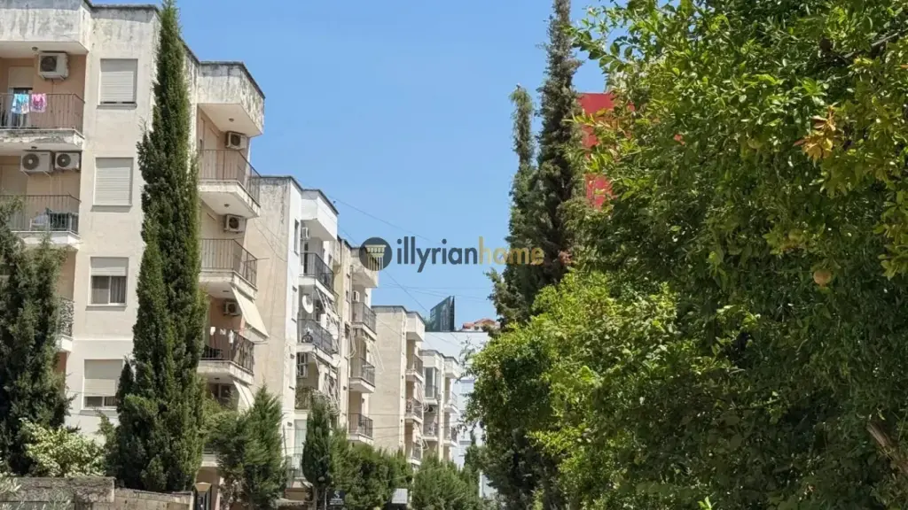 Ekskluziv, shitet Apartament 2+1 + ballkon , " Golem ", Durrës.