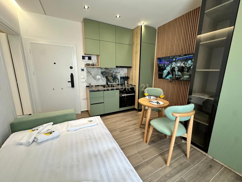 SHITEN 6 APARTAMENTE DHE 3 POSTE PARKIMI NE MALIN E ROBIT ! 460,000 €