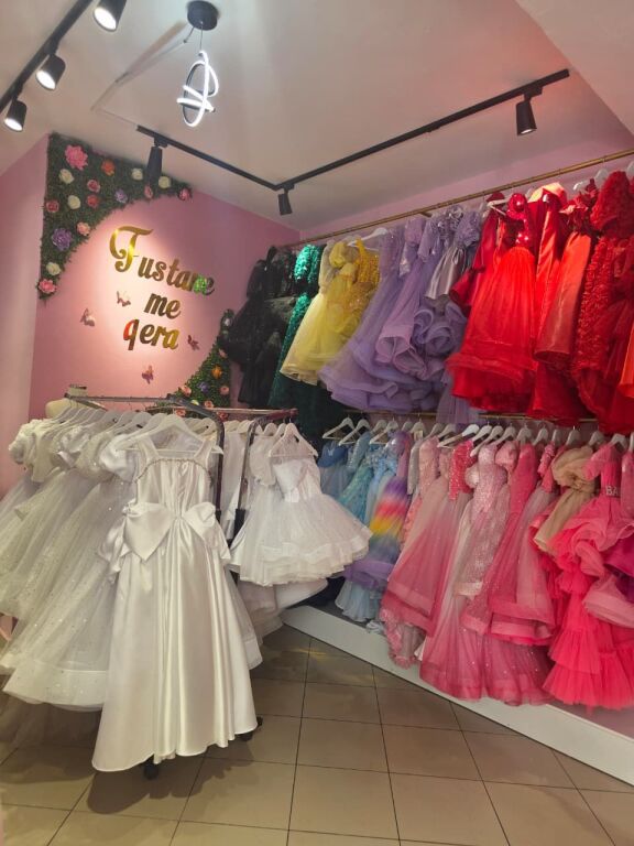 👗✨ SHITET AKTIVITET – FUSTANE ME QIRA