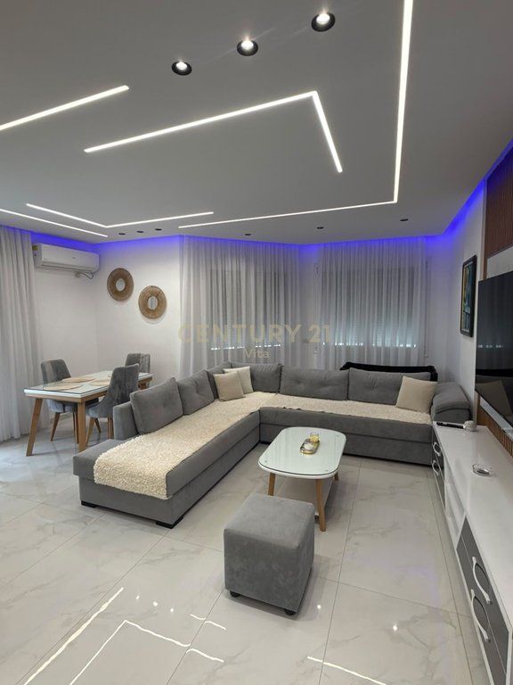 JEPET ME QIRA APARTAMENT LUKSOZ 1+1 I MOBILUAR, ME PAMJE NGA DETI !