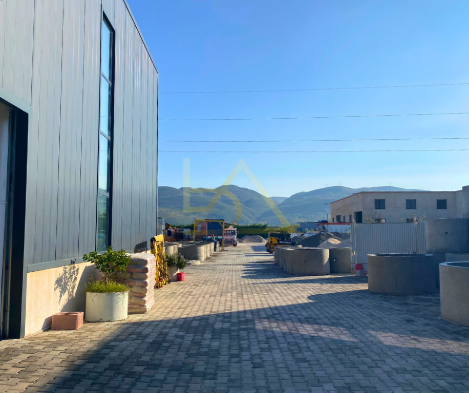 SHITEN 2 KAPANONE DHE SHTËPI PRIVATE – ISHULL - LEZHË, LEZHË