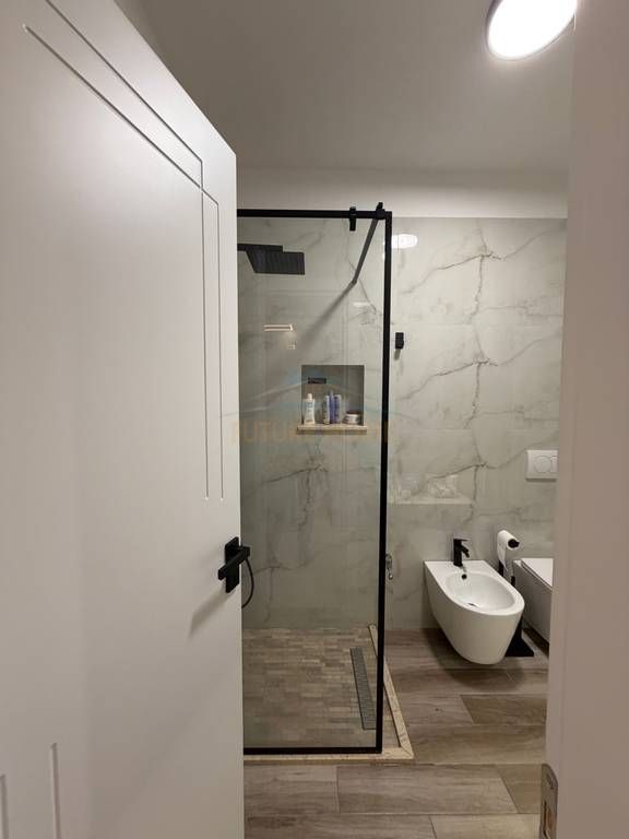 Qera, Apartament 1+1, Komuna e Parisit, Tiranë