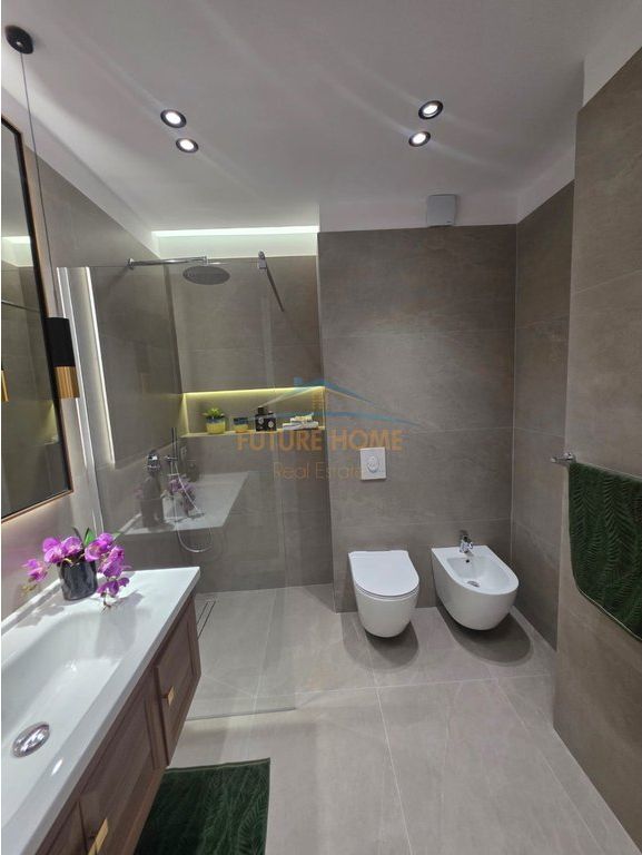 Shitet, Apartament 2+1 Zogu i Zi, Tiranë.