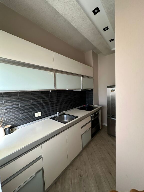 For rent 1+1 Paris Commune 680 thousand lek