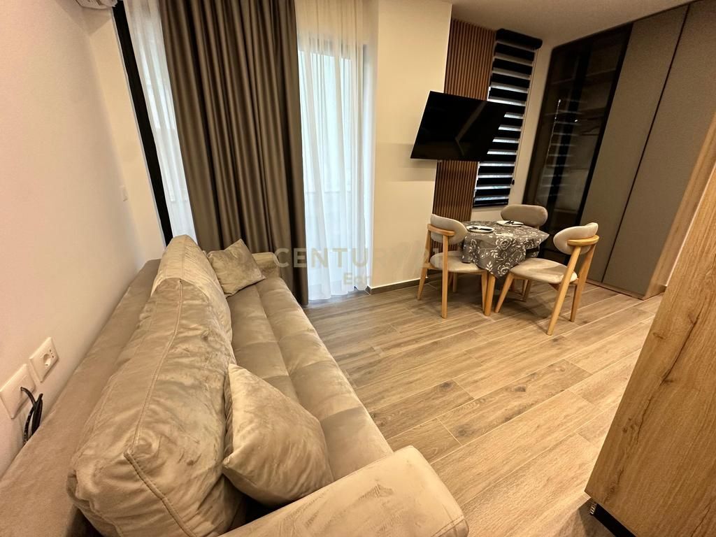 SHITEN 6 APARTAMENTE DHE 3 POSTE PARKIMI NE MALIN E ROBIT ! 460,000 €