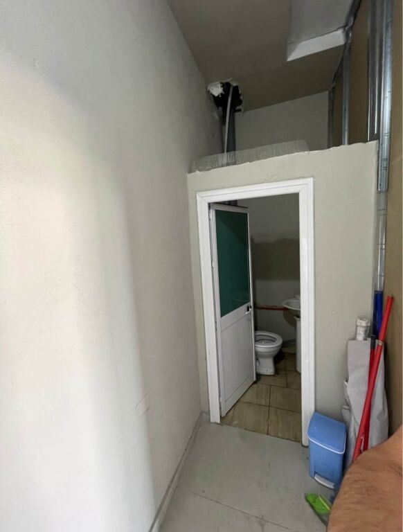 NEGOZIO IN AFFITTO 27m² - TEODOR KEKO, VICINO A PIAZZA SHQIPONJA