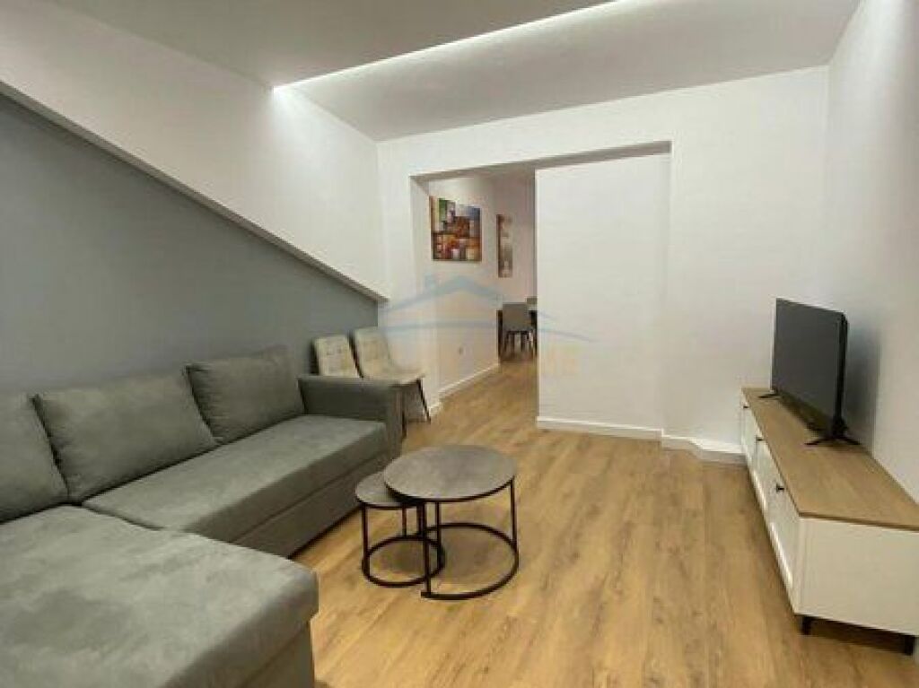 Shiten, 2 Apartamente 1+1, 2+1+2, Myslym Shyri, Tiranë.