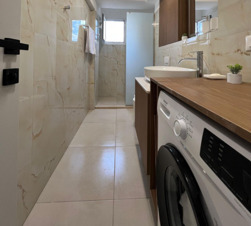 Shitet Apartament 1+1 ne Vlorë , Transballkanike , Lungomare , Uji i Ftohte .
