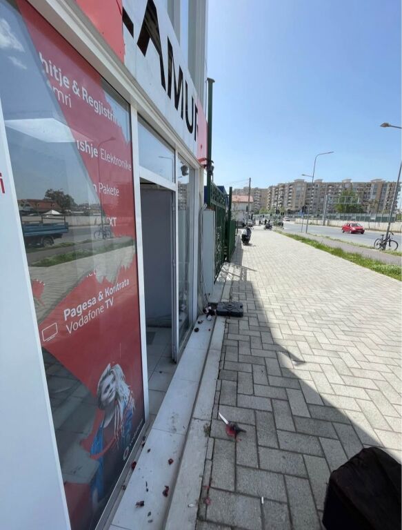 NEGOZIO IN AFFITTO 27m² - TEODOR KEKO, VICINO A PIAZZA SHQIPONJA