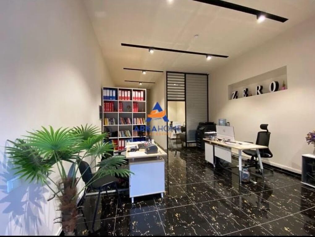 MAGAZZINO E NEGOZIO IN AFFITTO 300 M2 "VICINO A GOLDEN PARK, PALAZZO ROSSO" 200.000 LEKE