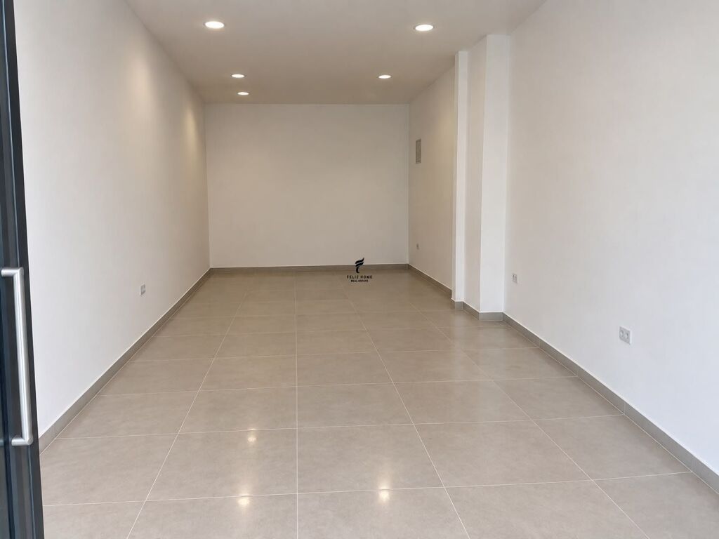 NEGOZIO IN AFFITTO 33 M2 MINE PEZA 60.000 LEKE FH-93240