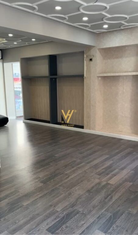 JEPET AMBIENT BIZNESI 105 M2 ME QERA NE BLLOK 2.000 EURO