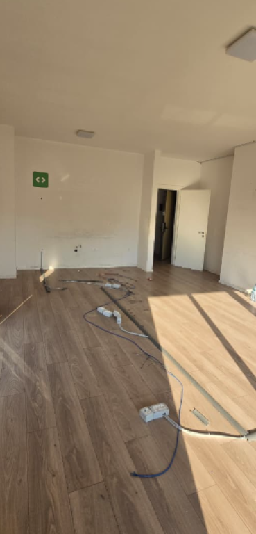 JEPET ME QIRA AMBIENT ZYRE 110 m² | Rr KAVAJËS  (RRUGA MIHAL DURI)