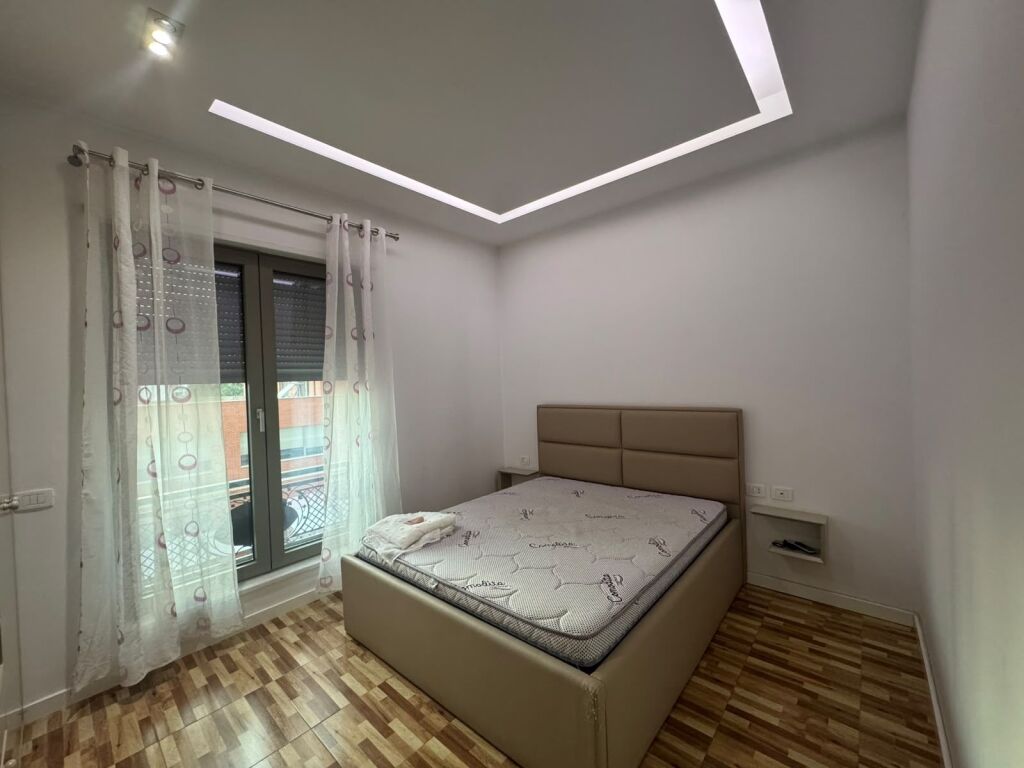 Jepet me qira apartament 1+1+parkim tek Kompleksi Delijorgji, Rruga e Kavajës