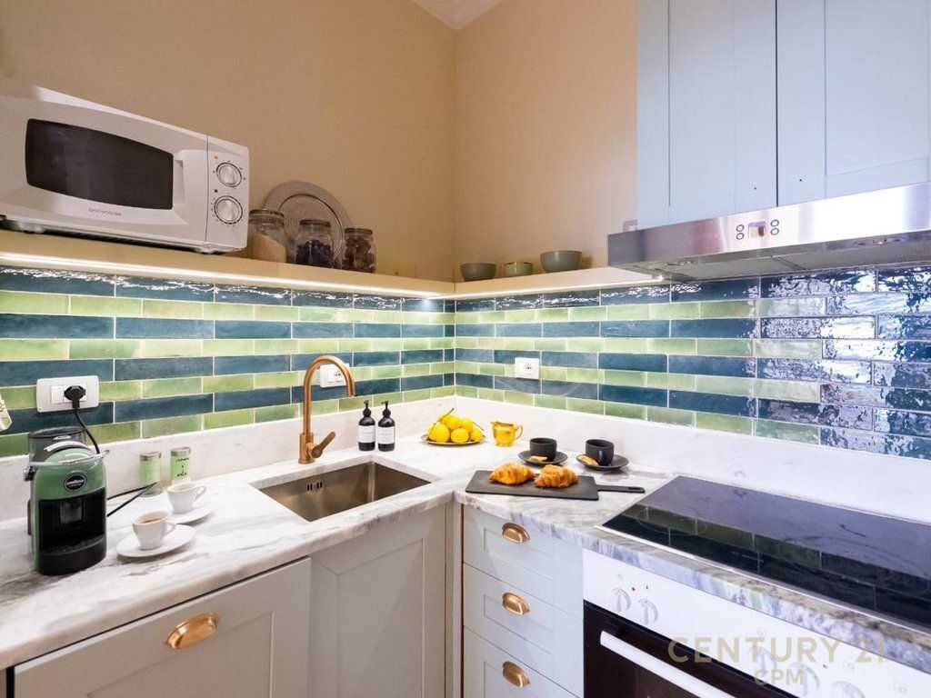 Shitet apartament me pamje nga deti ne Vlore 175,000 €