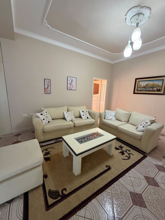 Qera | Shtëpi private 3 + 1 | Sauk | 600 €/muaj