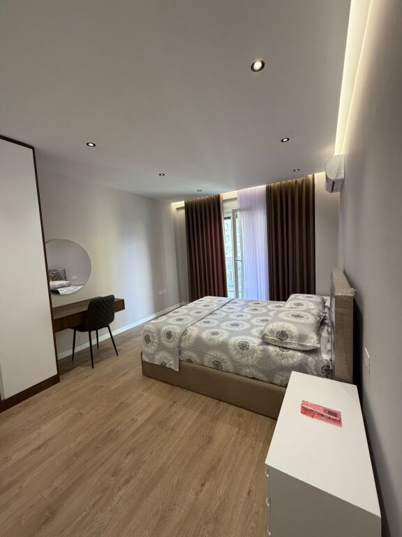 Apartment 1+1 I sapo mobiluar ne qender te selvia