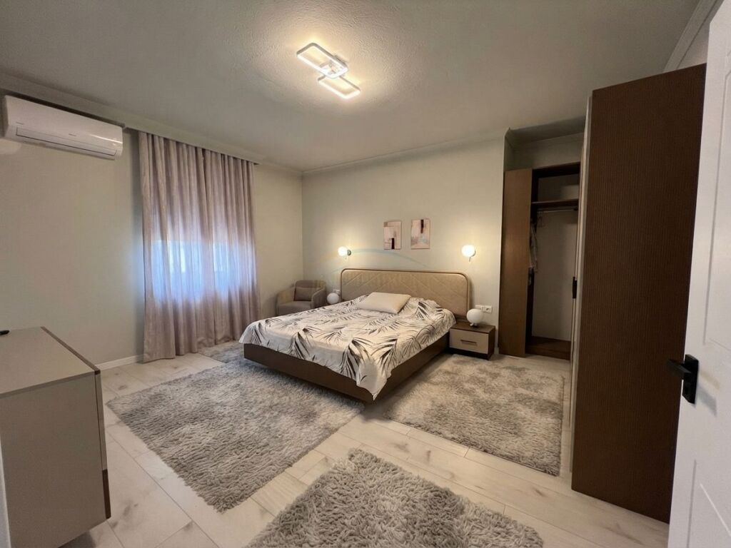 Qera, Apartament 1+1, Komuna e Parisit, Tiranë