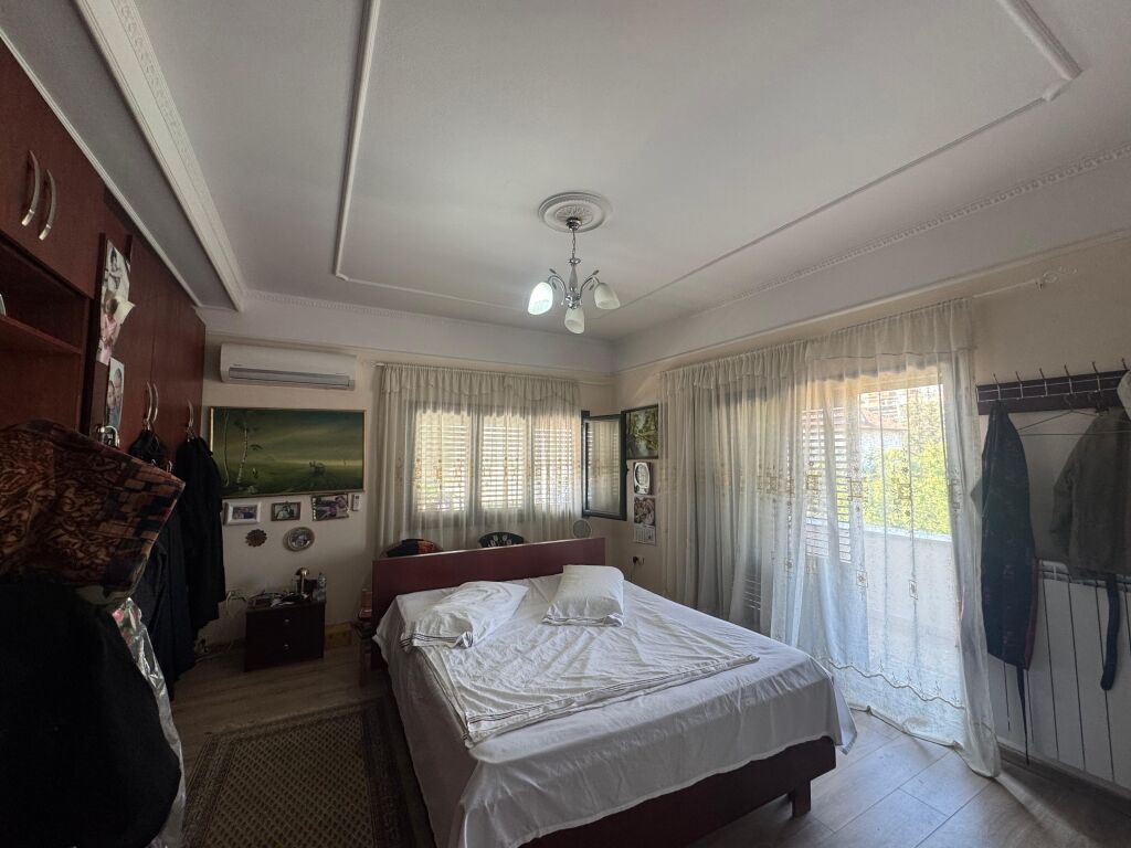 Affittasi villa su 3 piani presso Vilat Gjermane, Qyteti Studenti.