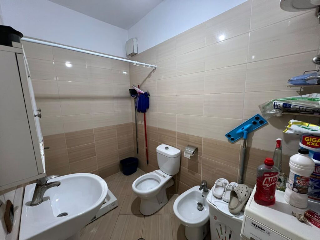 Shitet, Apartament 1+1 , Unaza e Re, Tirane . Empire74276