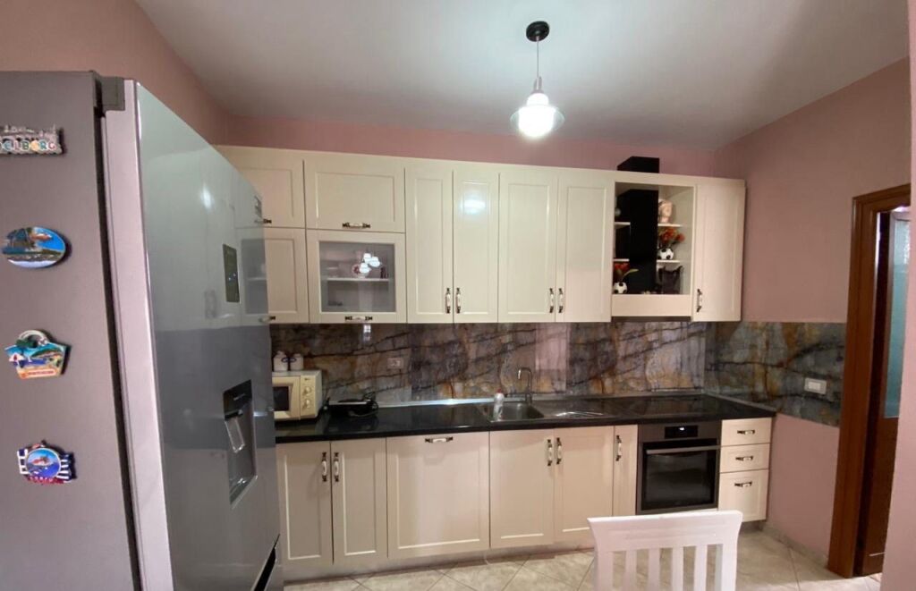 Affitto | Apartament 2 + 1 | Rruga Mine Peza | 700 €/mese