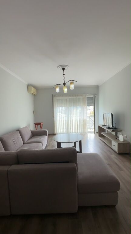 Apartament 1+1, Don Bosko!
