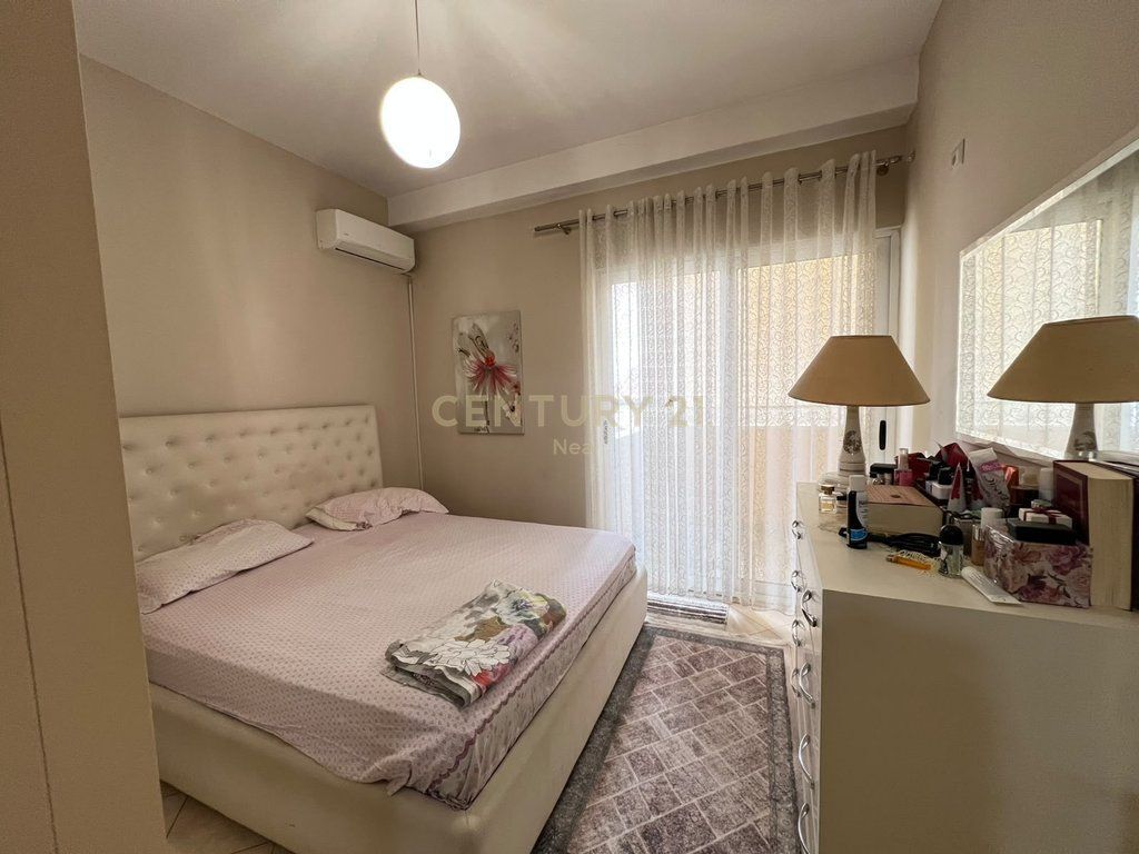 Jepet me qira apartament 2+1 mbikalimi Komunes se Parisit